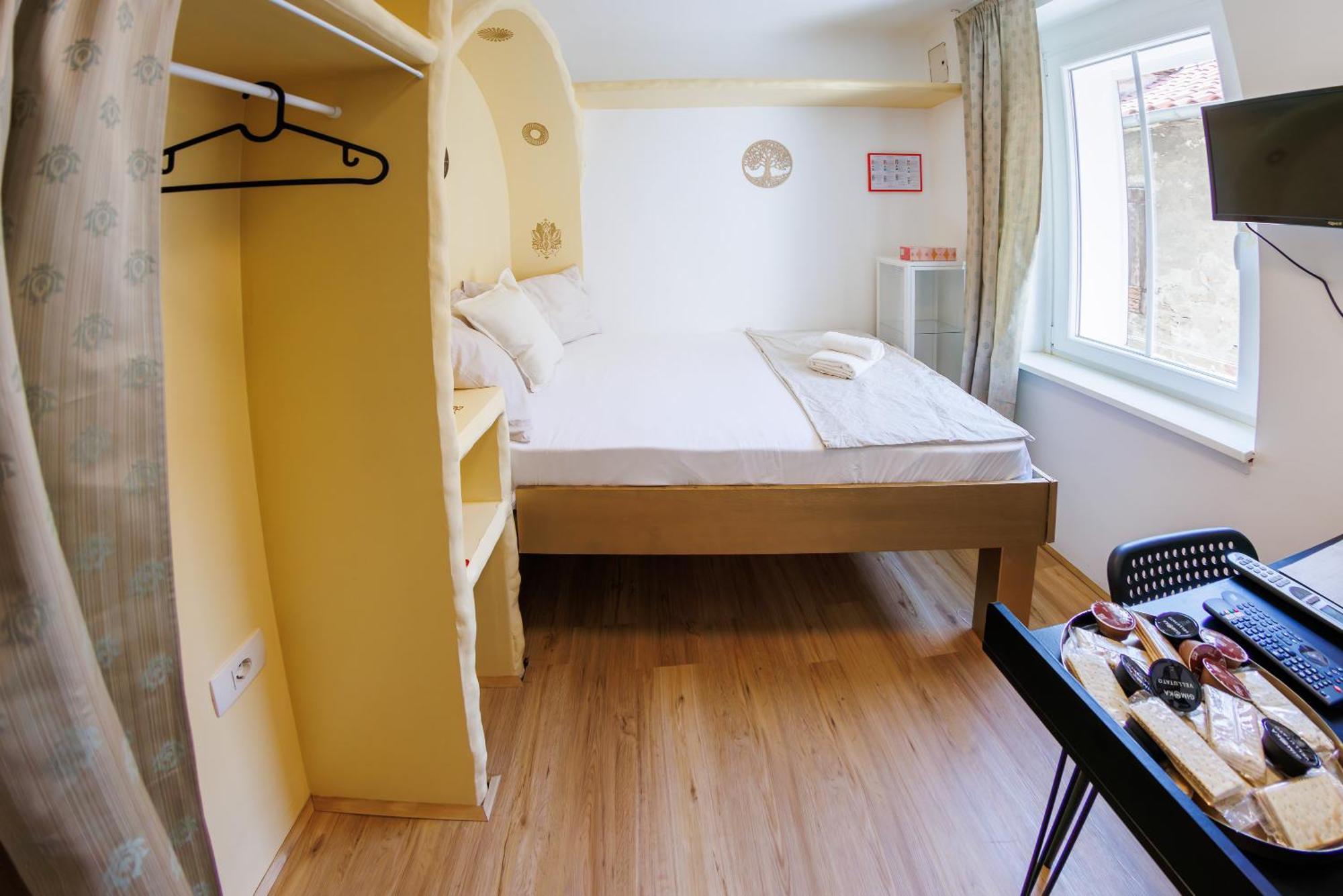 Plutus Apartments And Rooms With Free Parking Копер Экстерьер фото
