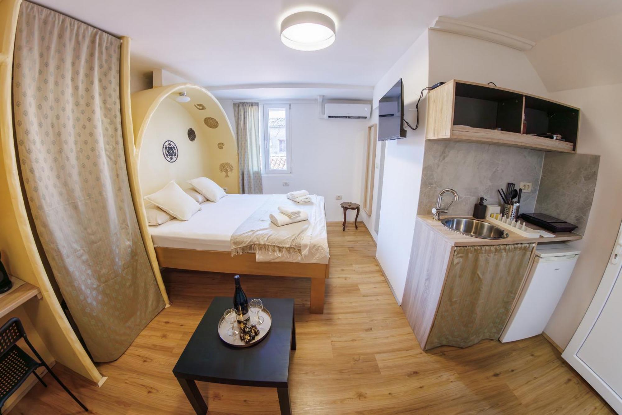 Plutus Apartments And Rooms With Free Parking Копер Экстерьер фото